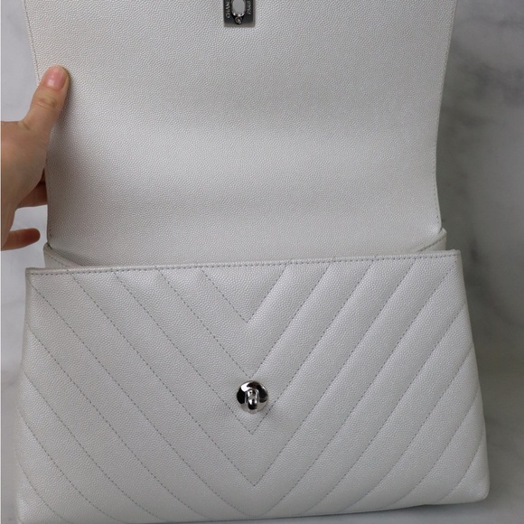 👜👜 LIKE NEW CHANEL Coco Handle Small Pearly White Caviar Leather SHW 👜👜 - Picture 8 of 9